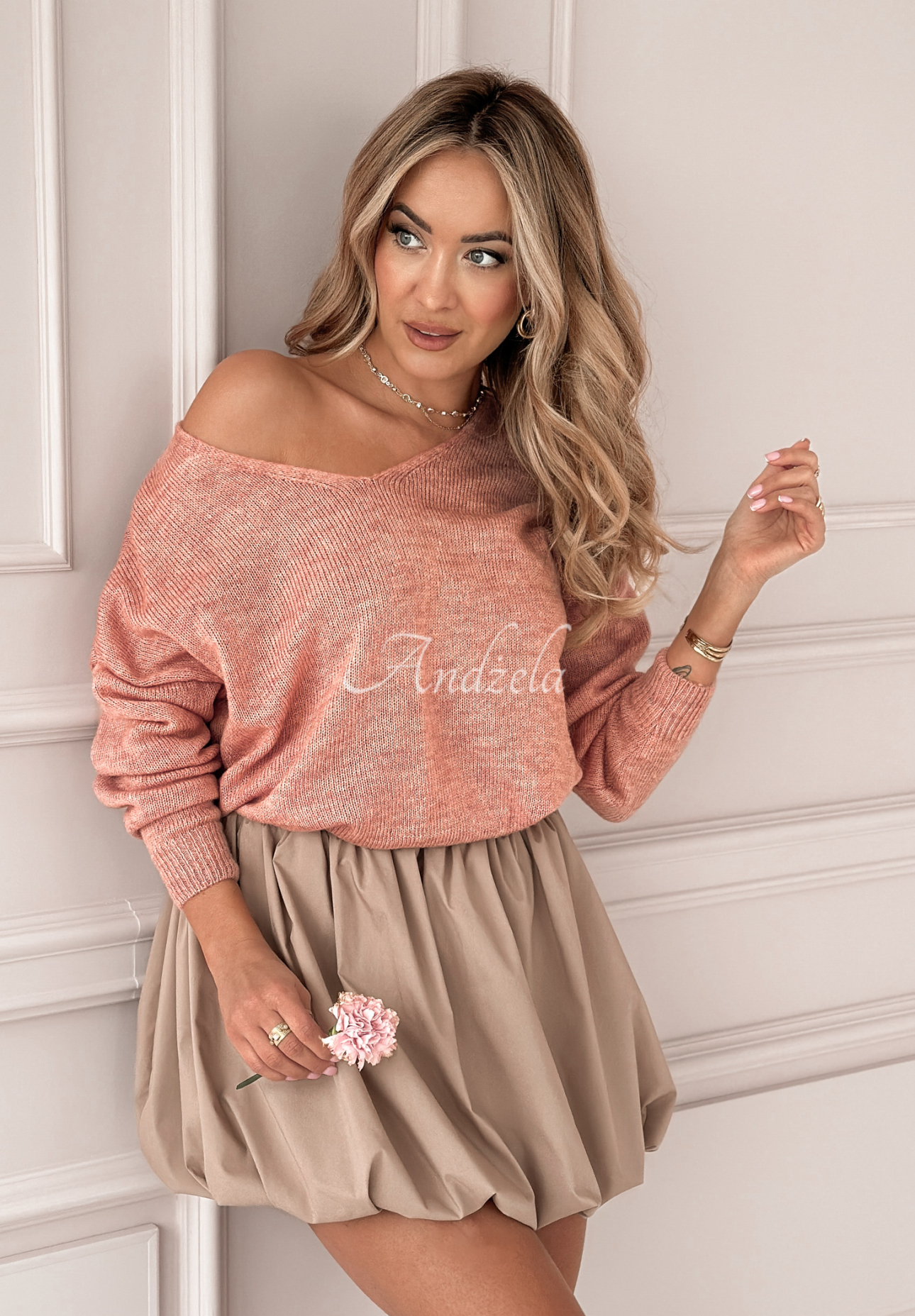 Caffe Latte neckline sweater dirty pink