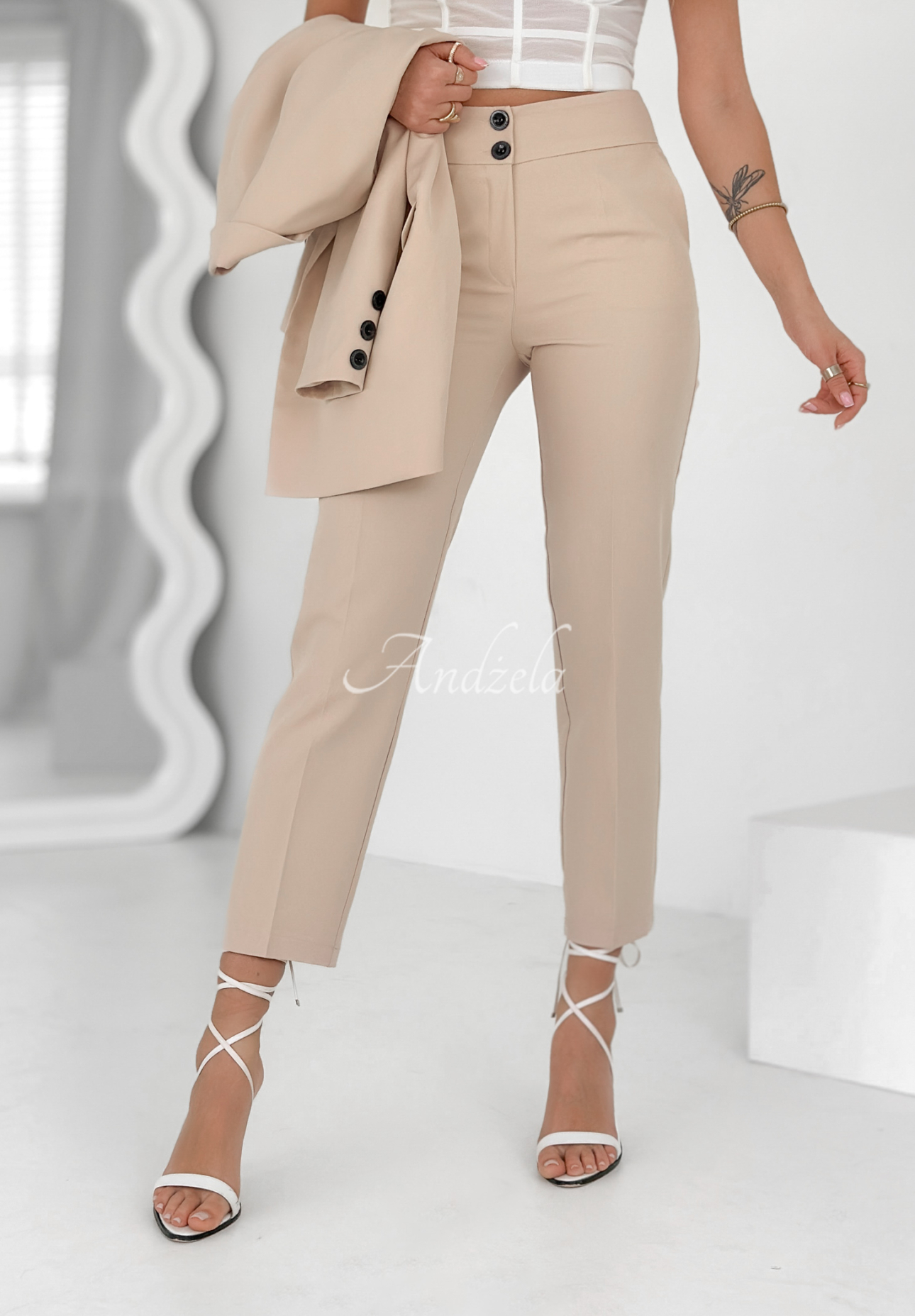 Elegant Runway Ready cigarette pants beige