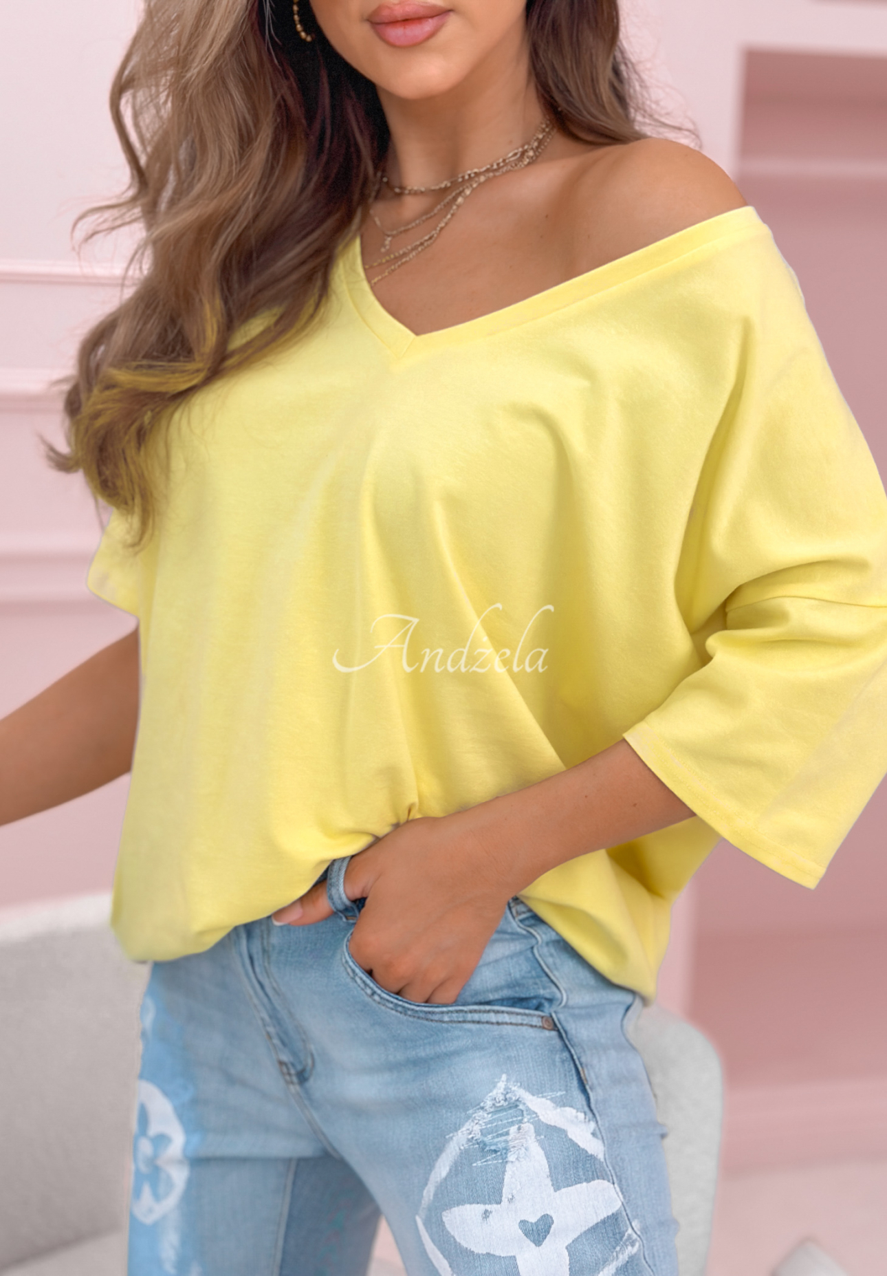 Bawełniany T-shirt oversize z dekoltem w serek Cascade bananowy