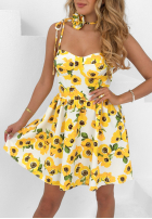 Rozkloszowana sukienka w kwiaty z chokerem Summer Festivals biała