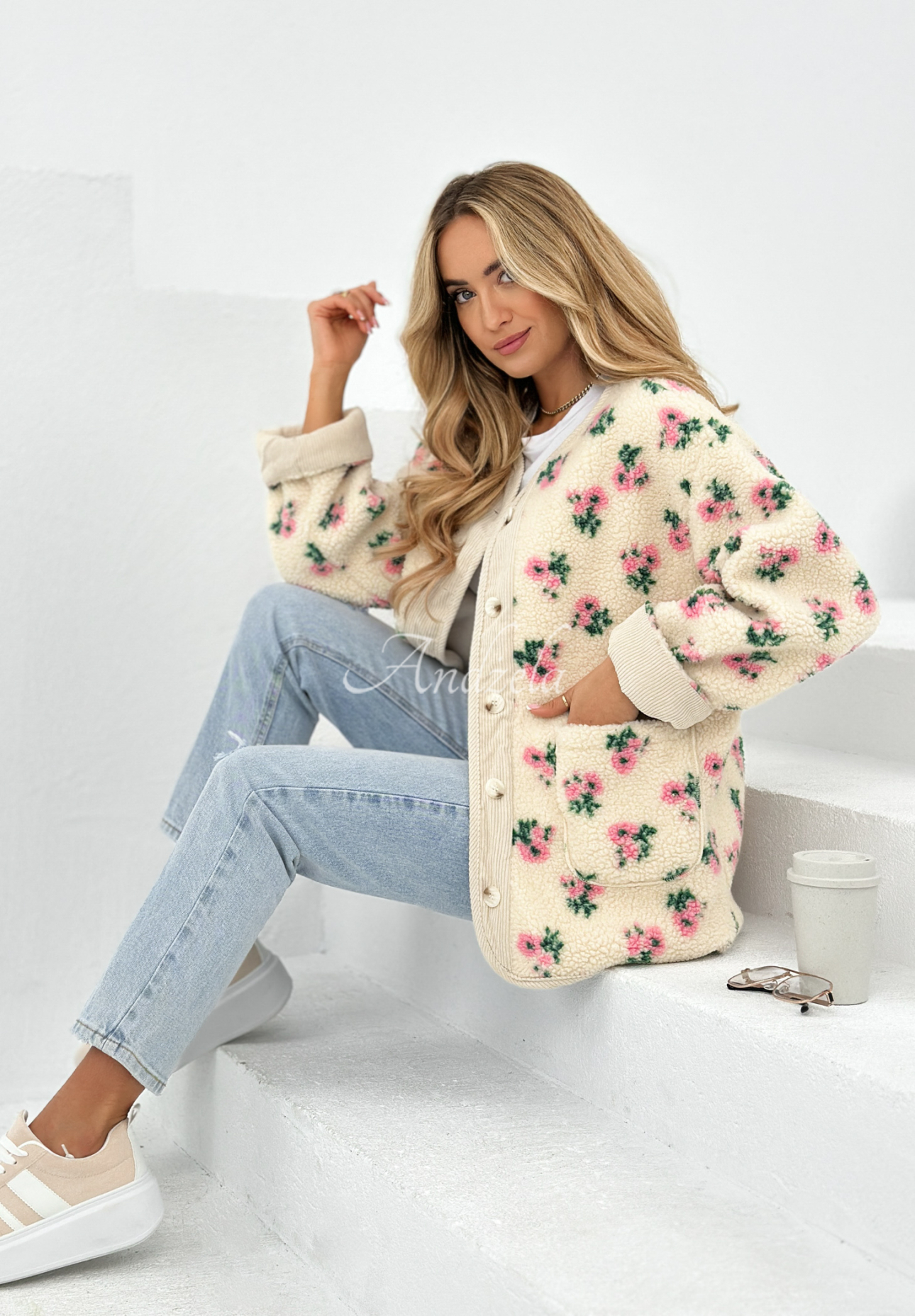 Flower Fluffs fleece jacket beige