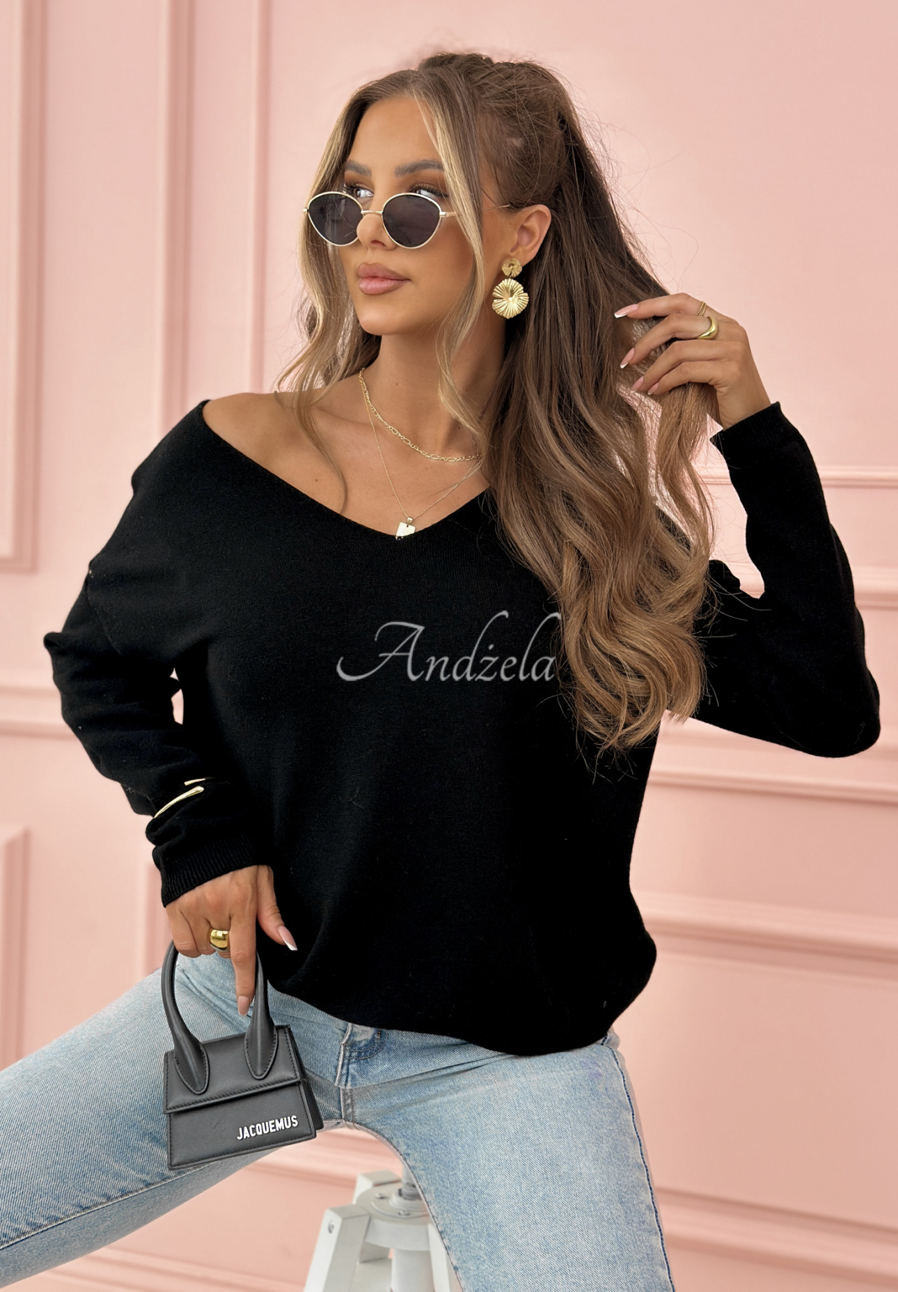 Lightweight sweater with neckline Sensibility black