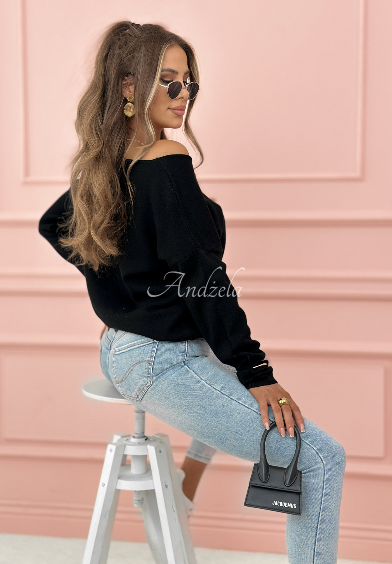 Lightweight sweater with neckline Sensibility black