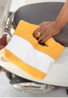 Dzianinowa sukienka w paski Summer Story biało-bananowa