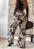 Spodnie w zwierzęcy print z paskiem Outdoor Adventures biało-czekoladowe