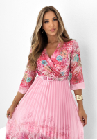 Plisowana sukienka w kwiaty The Perfect Dress różowa