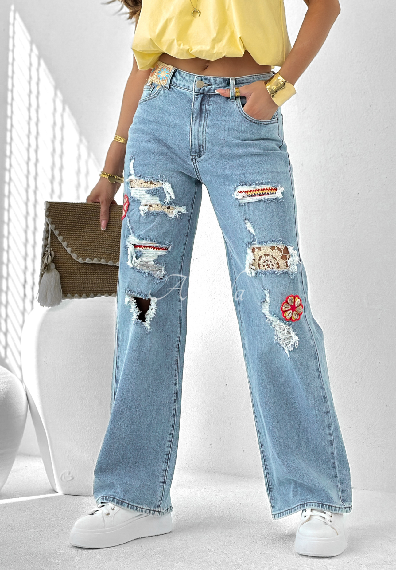 Spodnie jeansowe z przetarciami i haftami Cute &amp; Trendy niebieskie