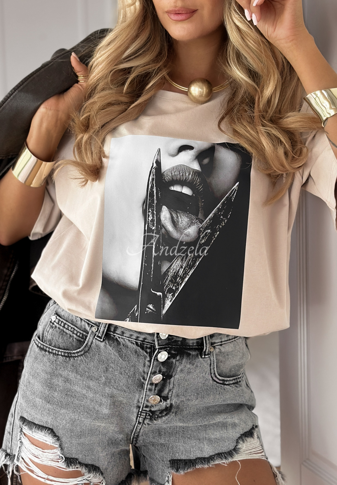 Short T-shirt with print Scissors beige