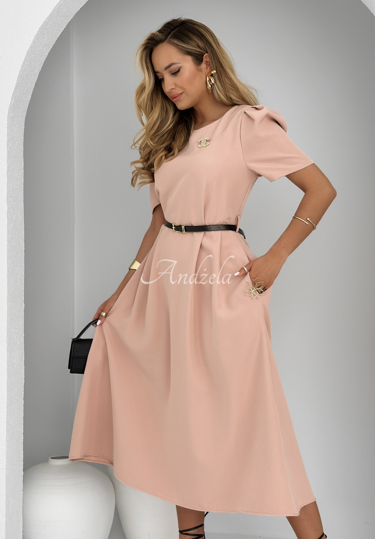 Midi dress with buffets and belt The True Value dirty pink