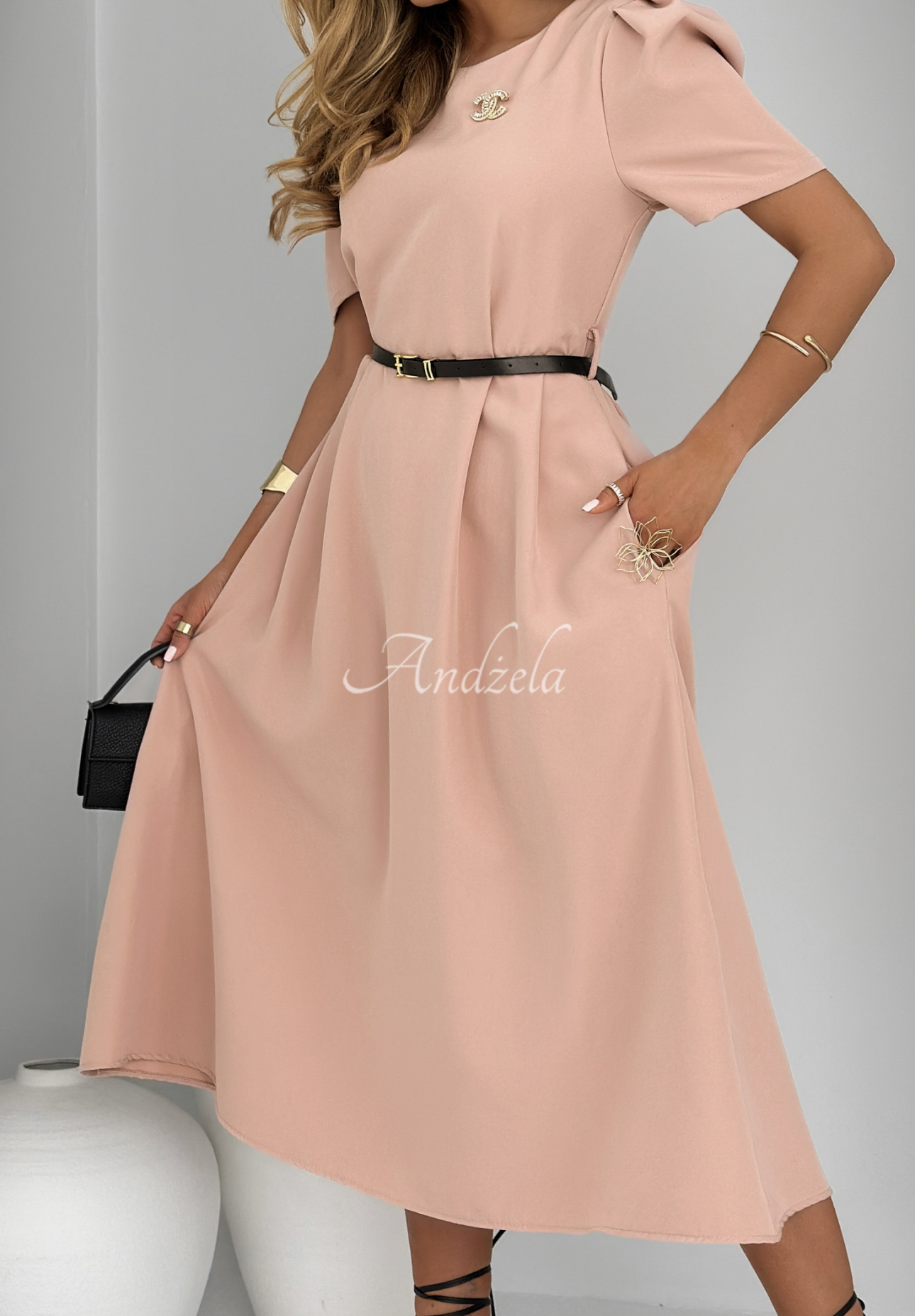 Midi dress with buffets and belt The True Value dirty pink