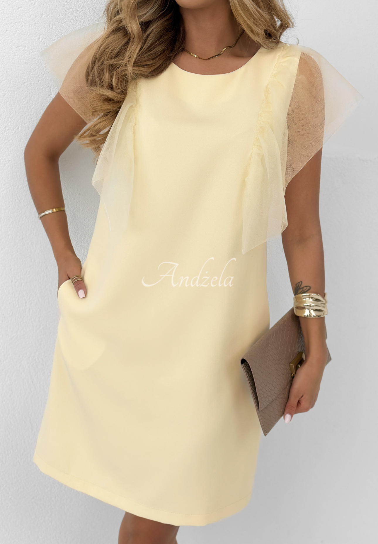 Enchanting banana dress with tulle sleeves