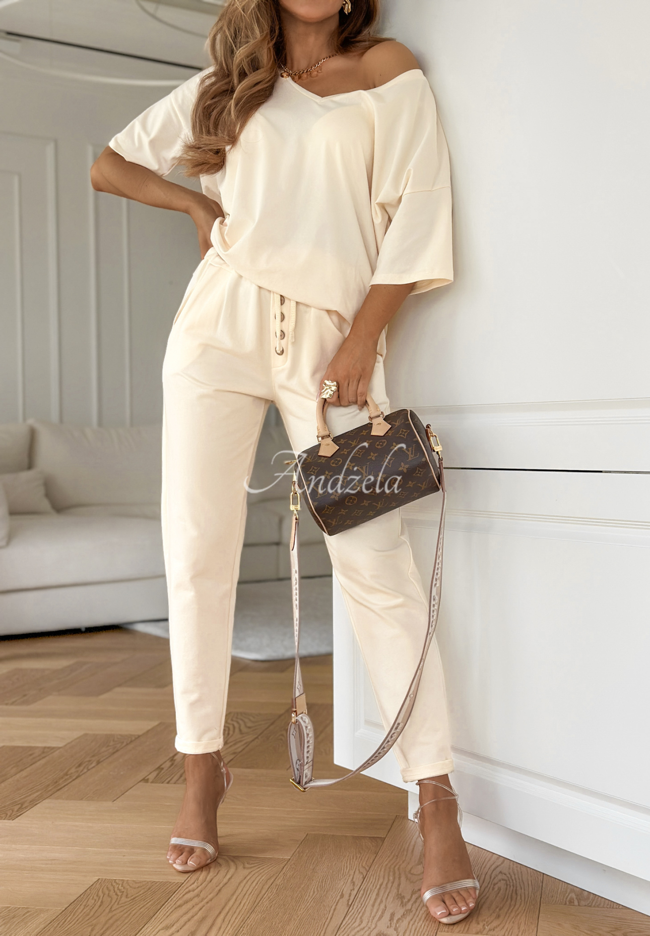 Bawełniany T-shirt oversize z dekoltem w serek Cascade waniliowy