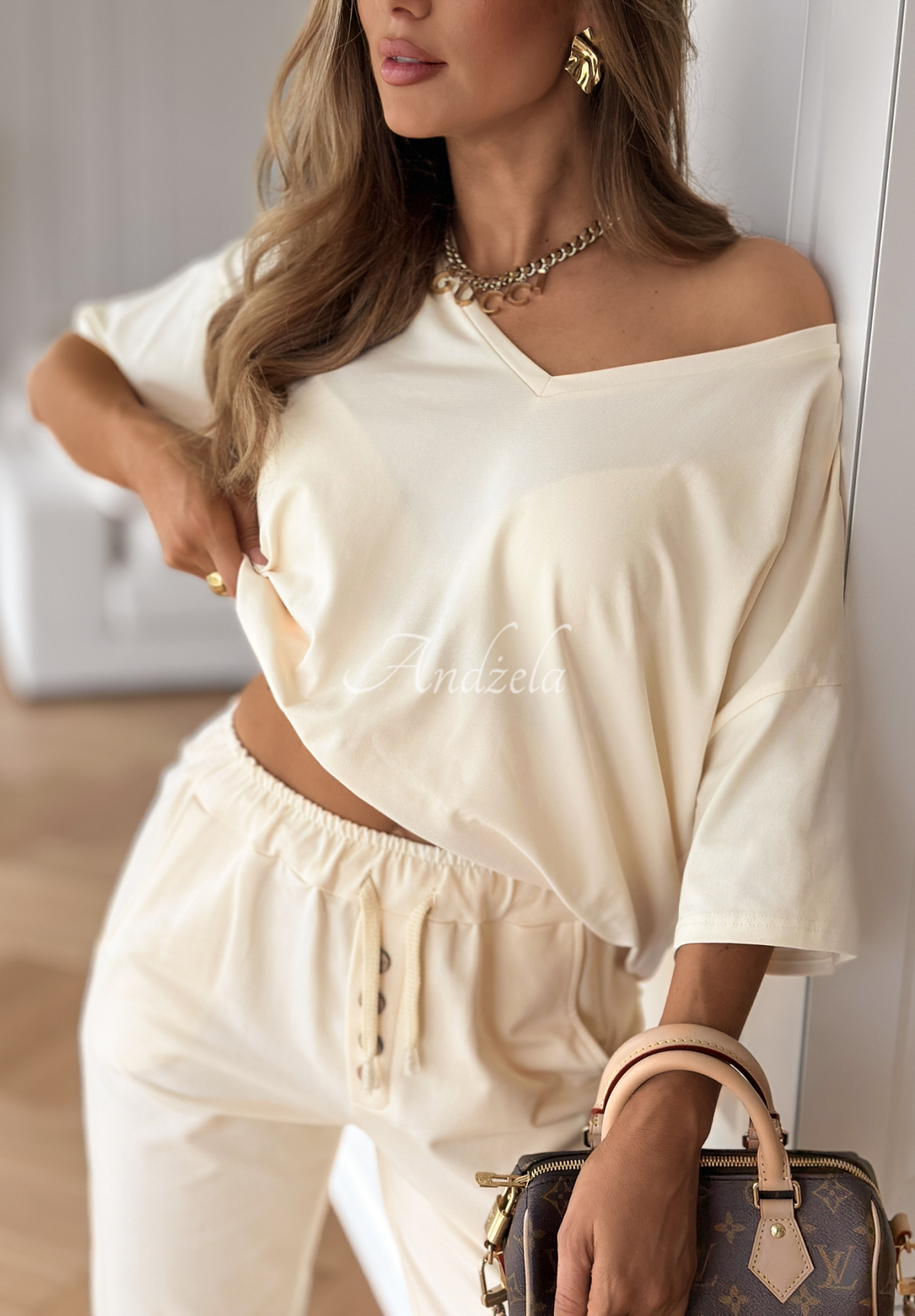 Bawełniany T-shirt oversize z dekoltem w serek Cascade waniliowy