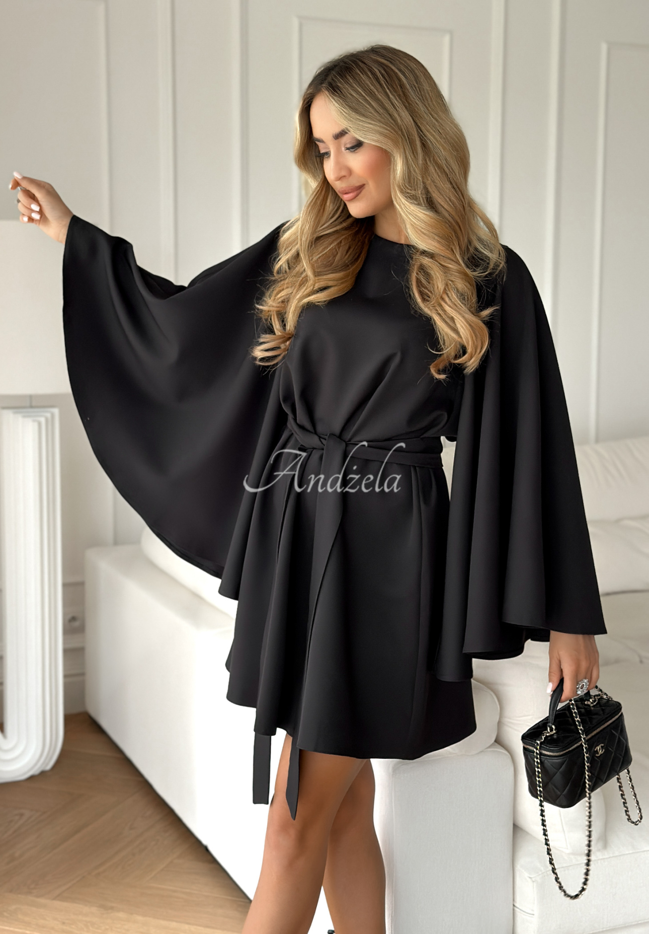 Trapeze bat dress with belt Happiness Magnet black