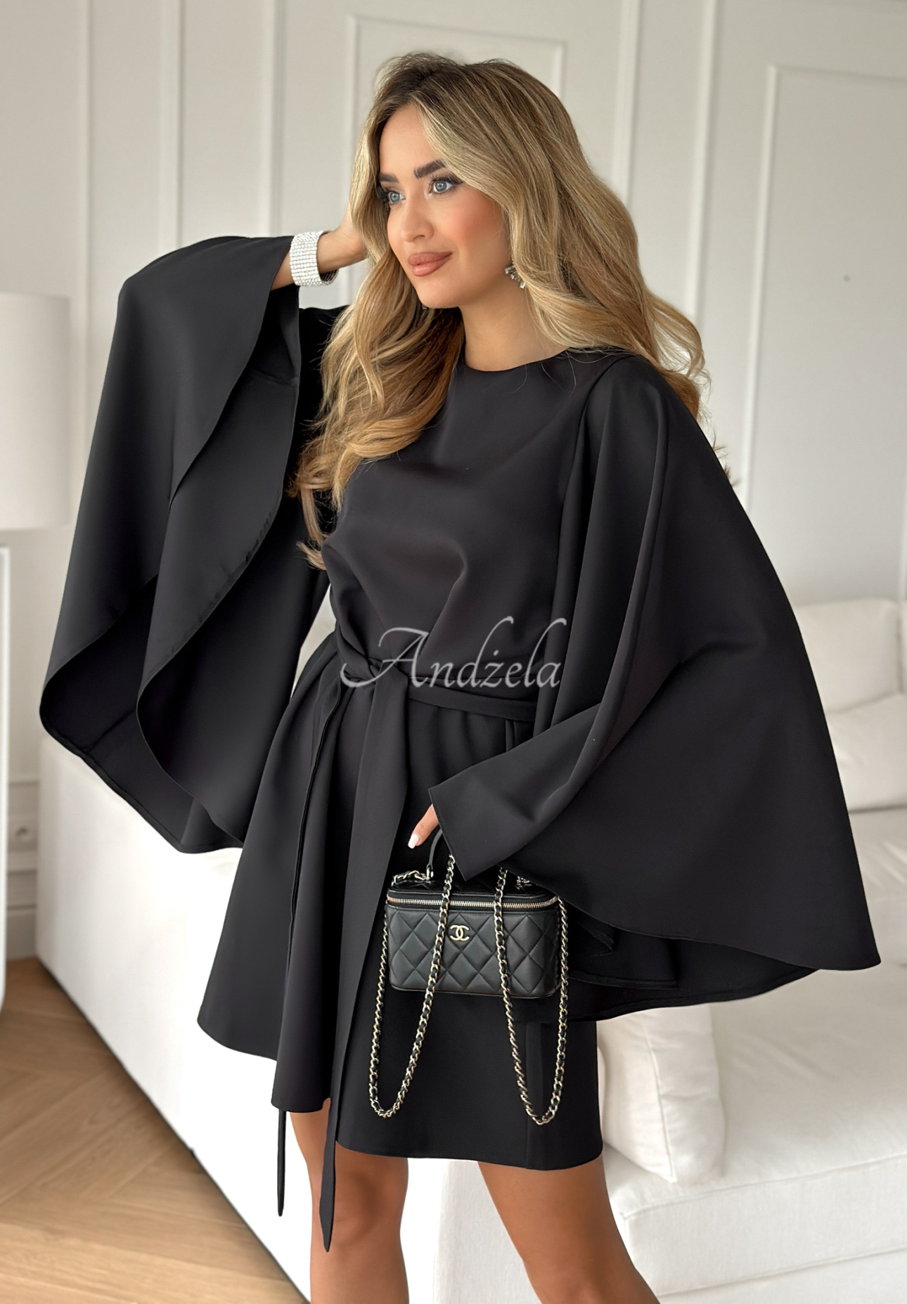 Trapeze bat dress with belt Happiness Magnet black