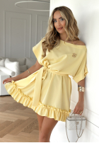 Trapezowa sukienka z falbankami i paskiem Your Solitude bananowa