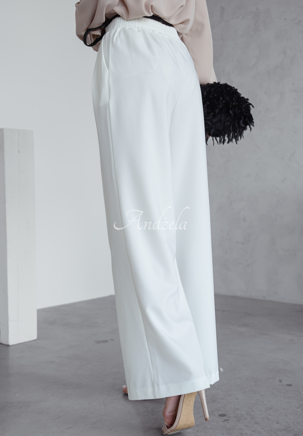 Materiałowe spodnie wide leg Not Difficult ecru