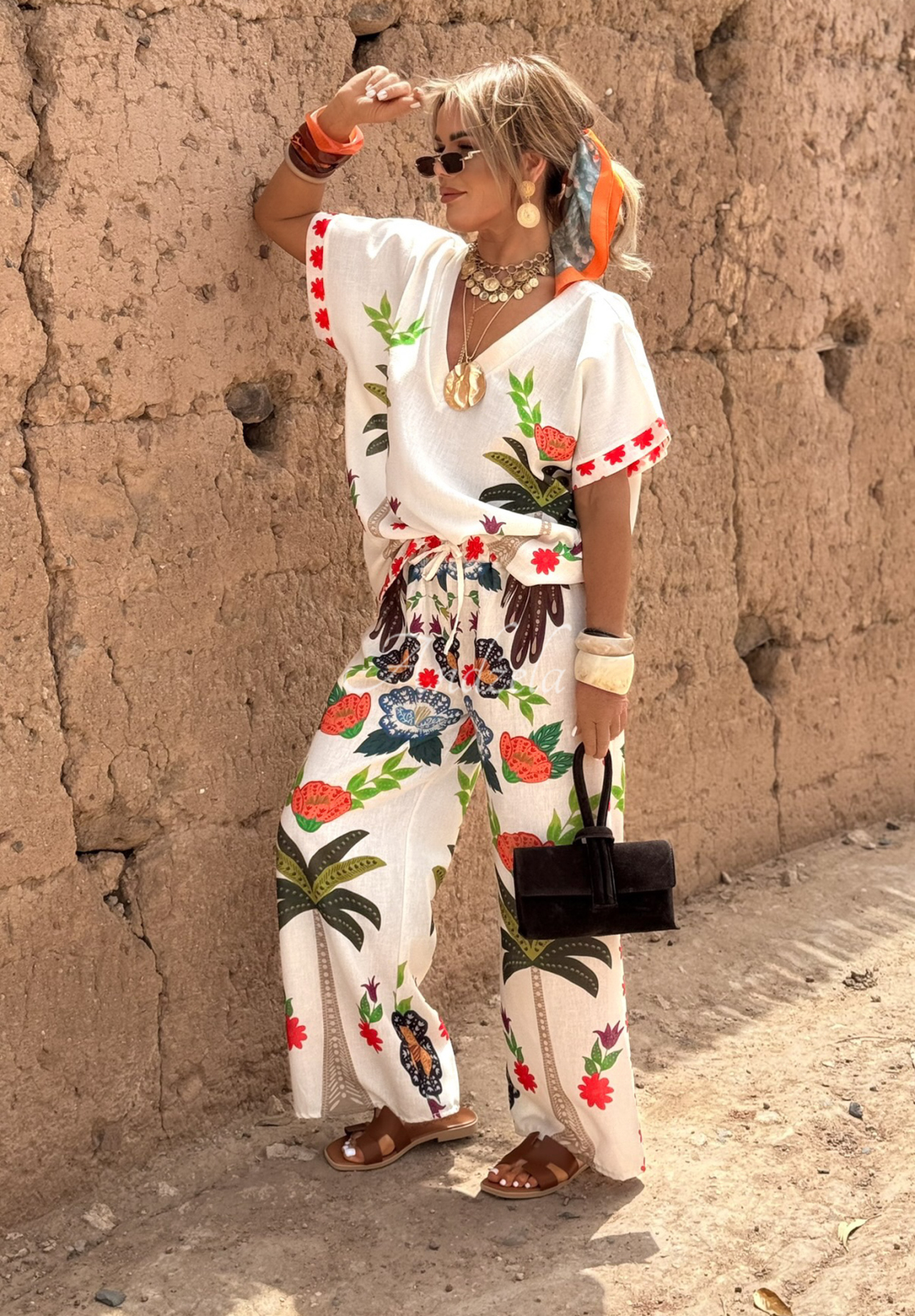 Flowers &amp; Palms patterned wide leg blouse and pants set light beige