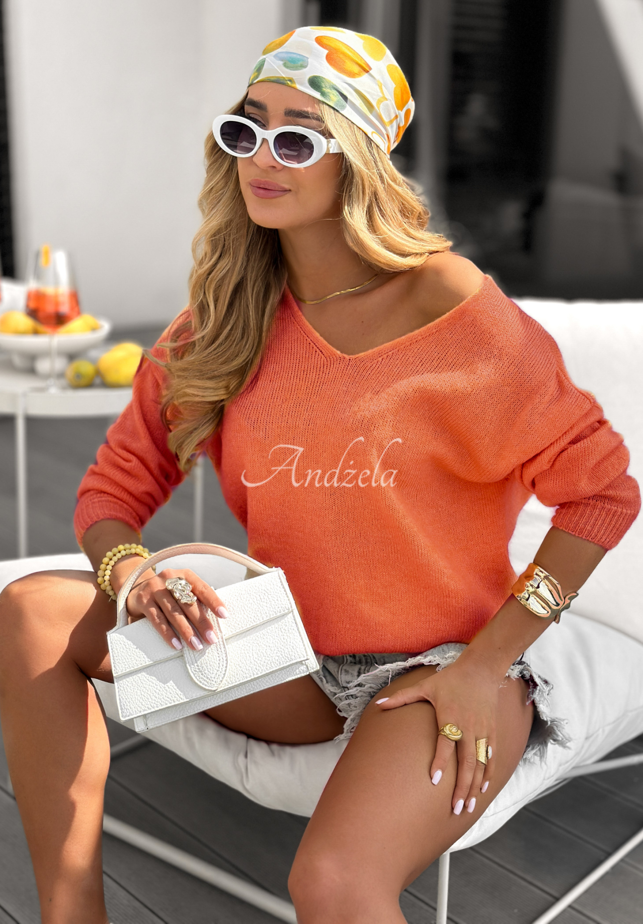 Sweter z dekoltem Caffe Latte pomarańczowy