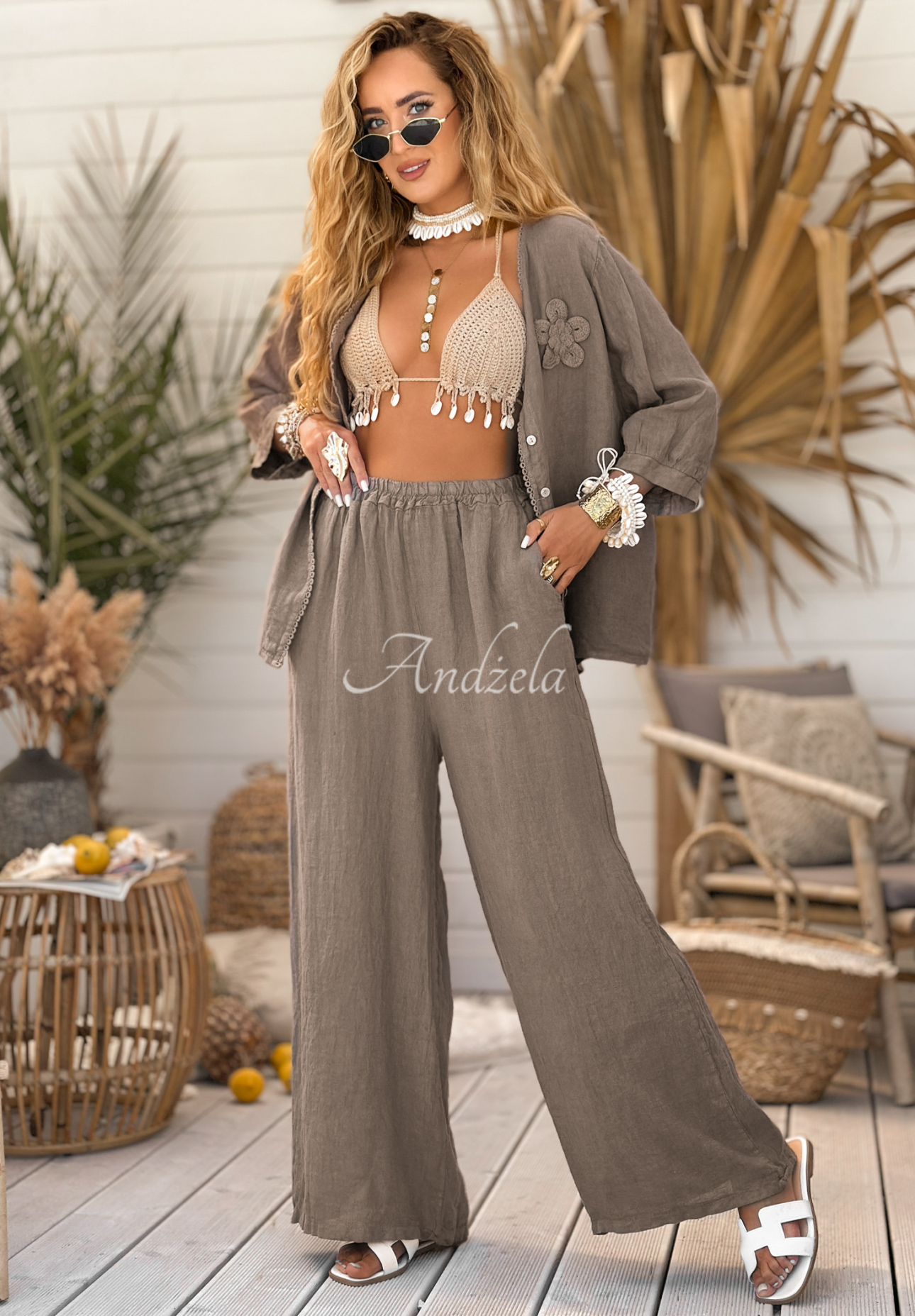 Linen blouse with flowers On Vacation mocha