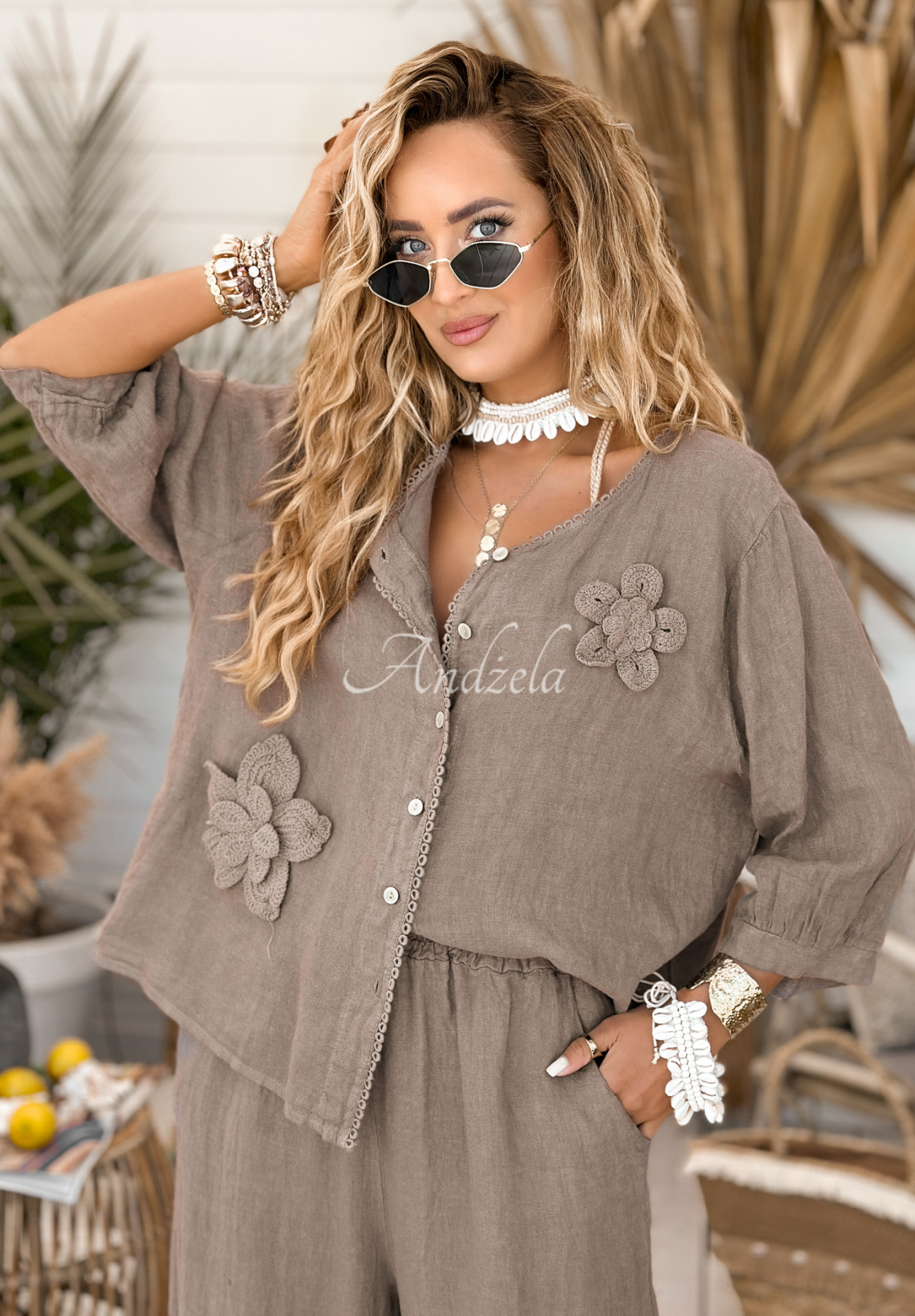 Linen blouse with flowers On Vacation mocha