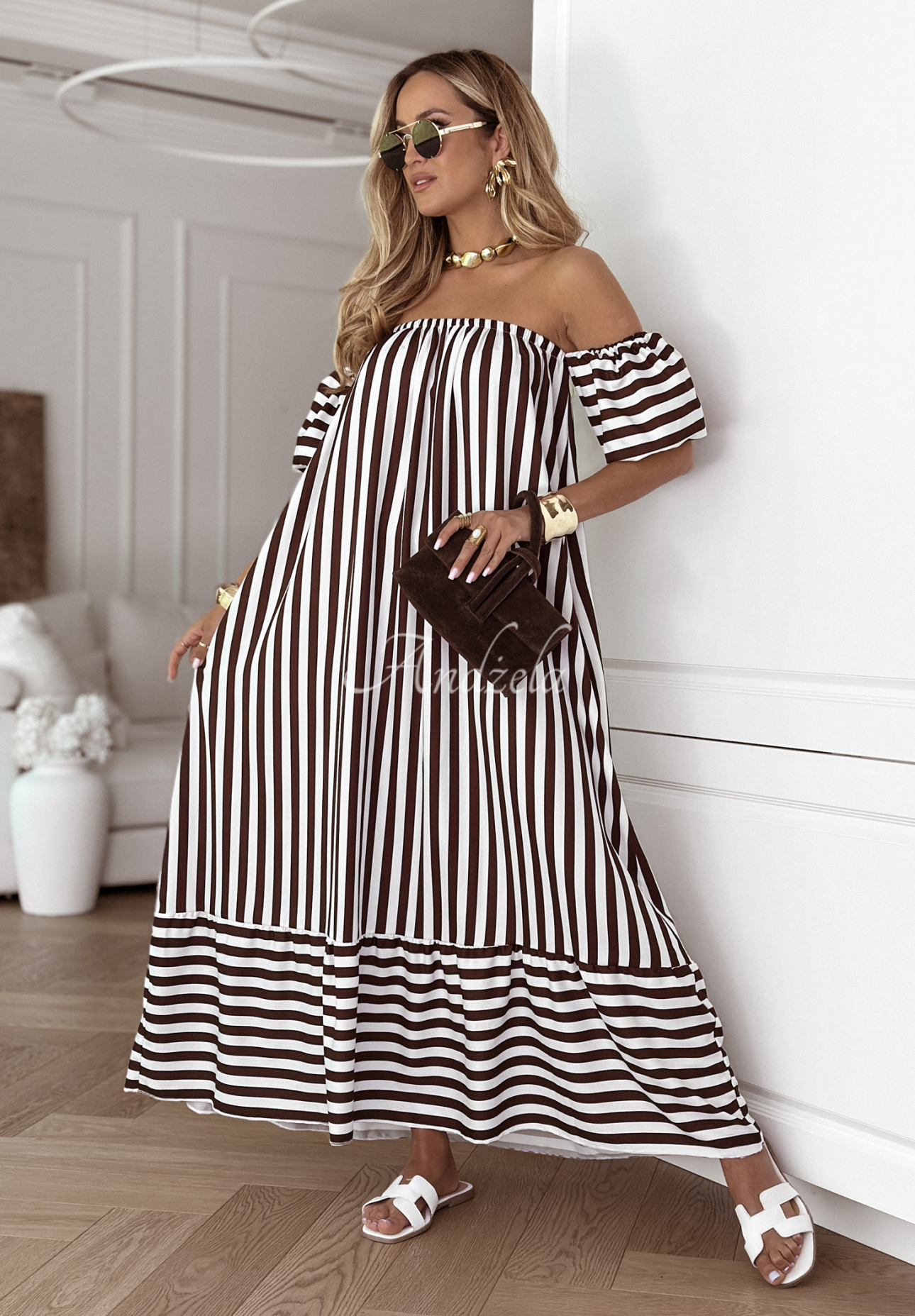 Wiskozowa sukienka hiszpanka w paski Buena Vista biało-czekoladowa