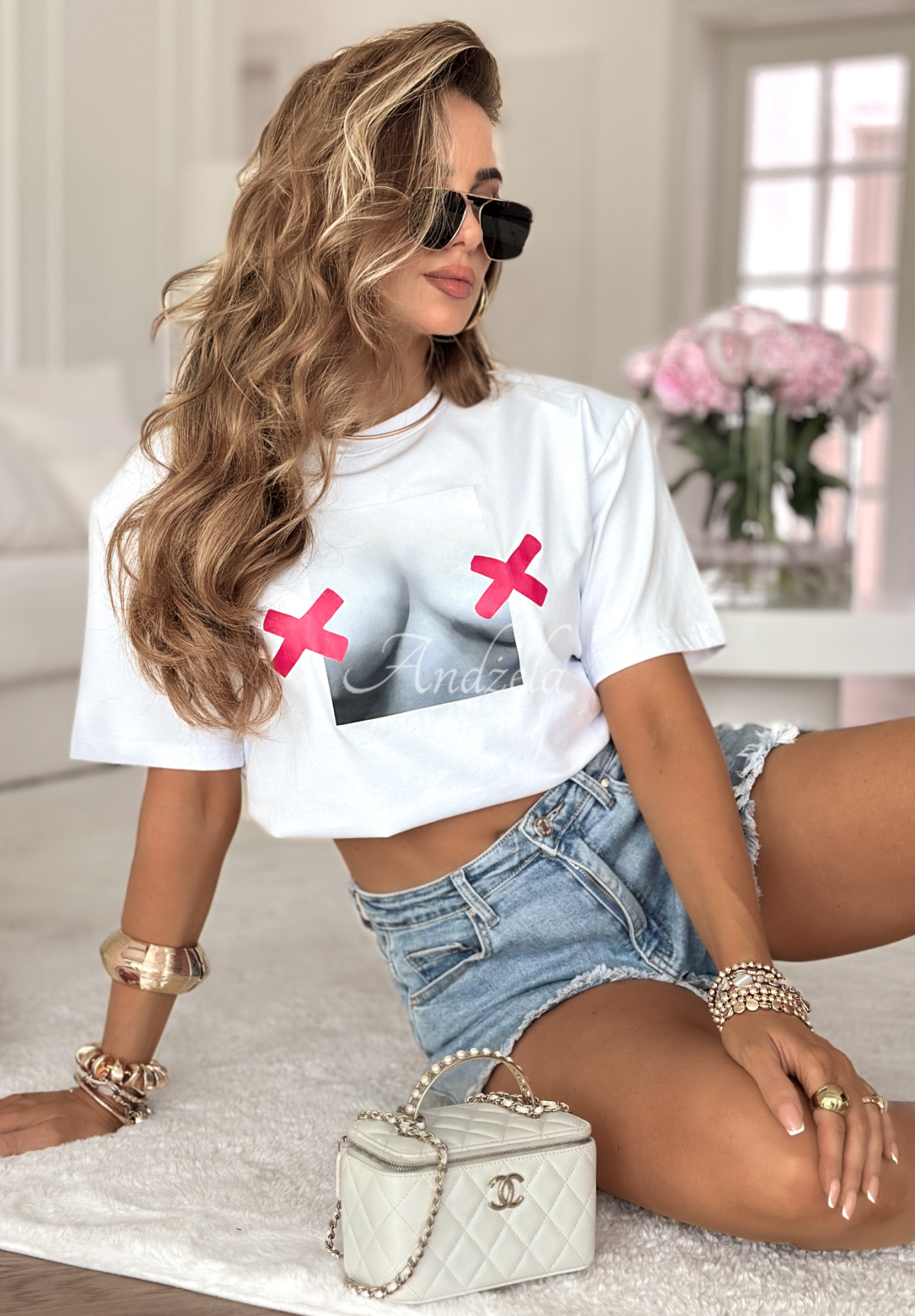 T-shirt z nadrukiem MC Do Not Look biały