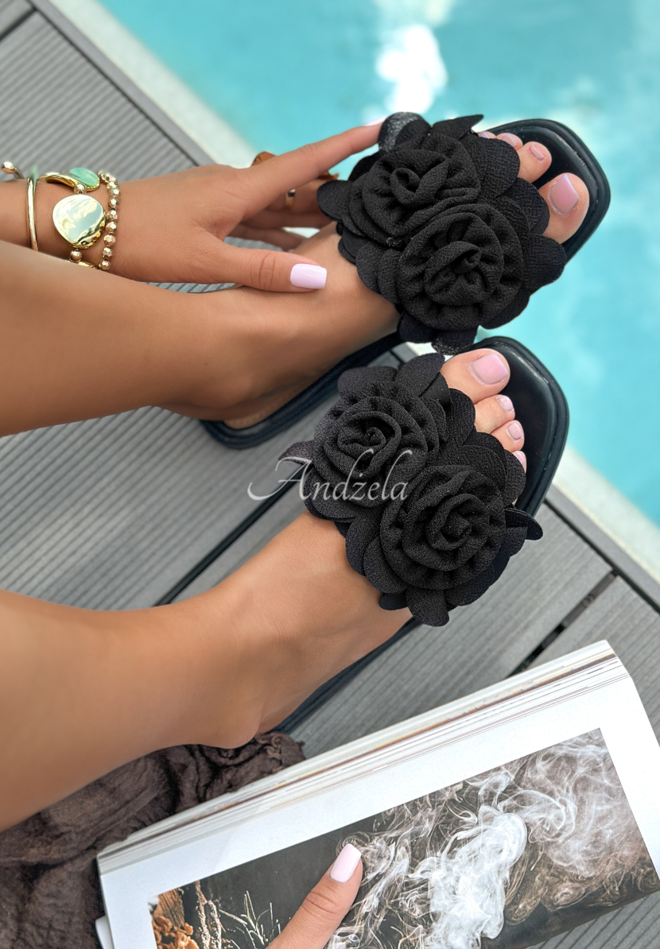 Klapki z ozdobnymi kwiatami Flowery Steps czarne