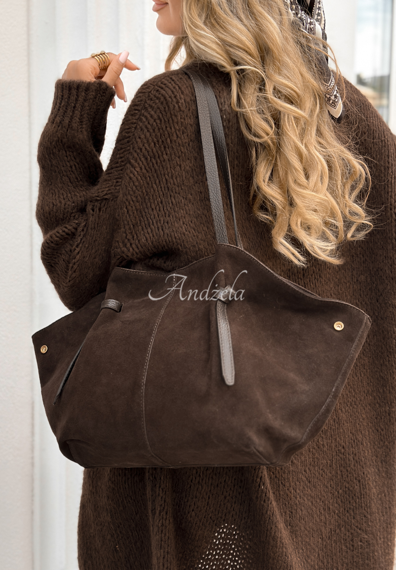 Suede handbag Can't Help It Off chocolate.