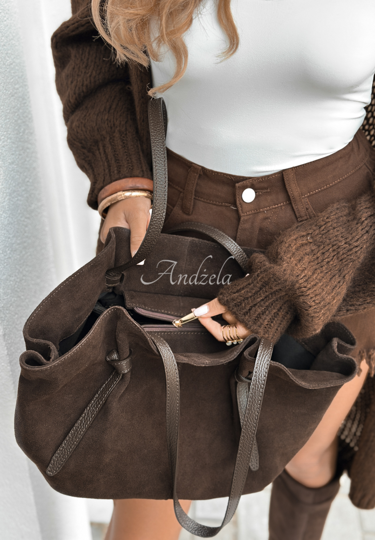 Suede handbag Can't Help It Off chocolate.