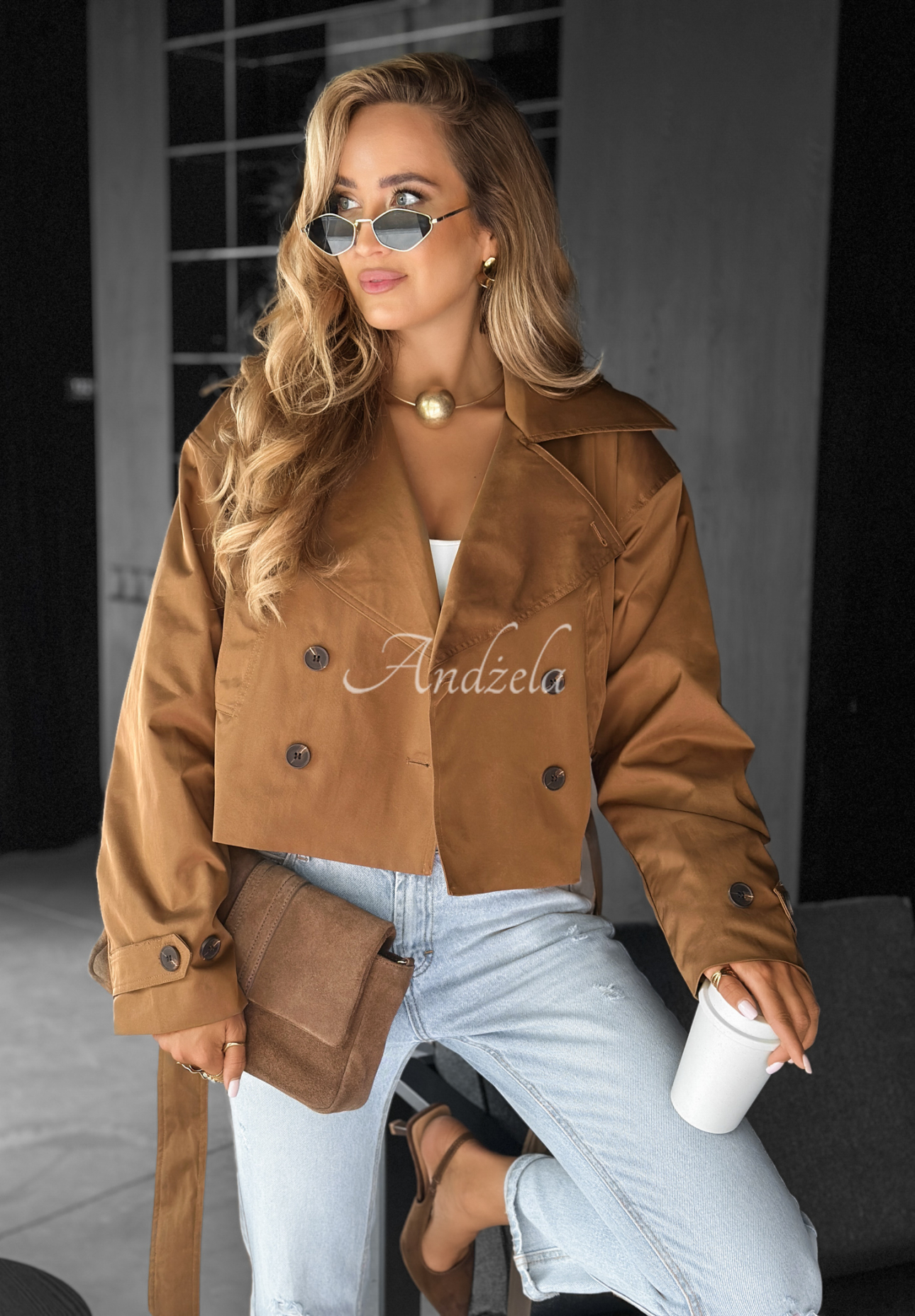 Stay Unstoppable short coat chocolate