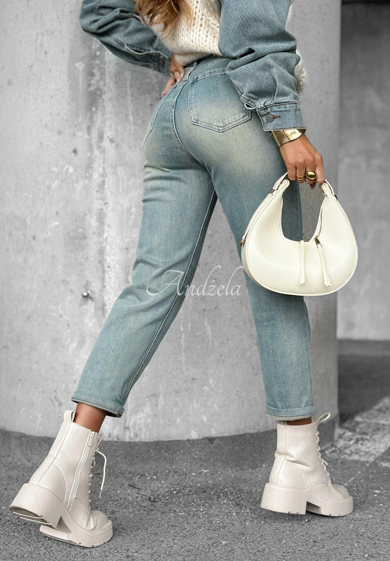 Spodnie jeansowe mom fit Still Thinking jasnoniebieskie