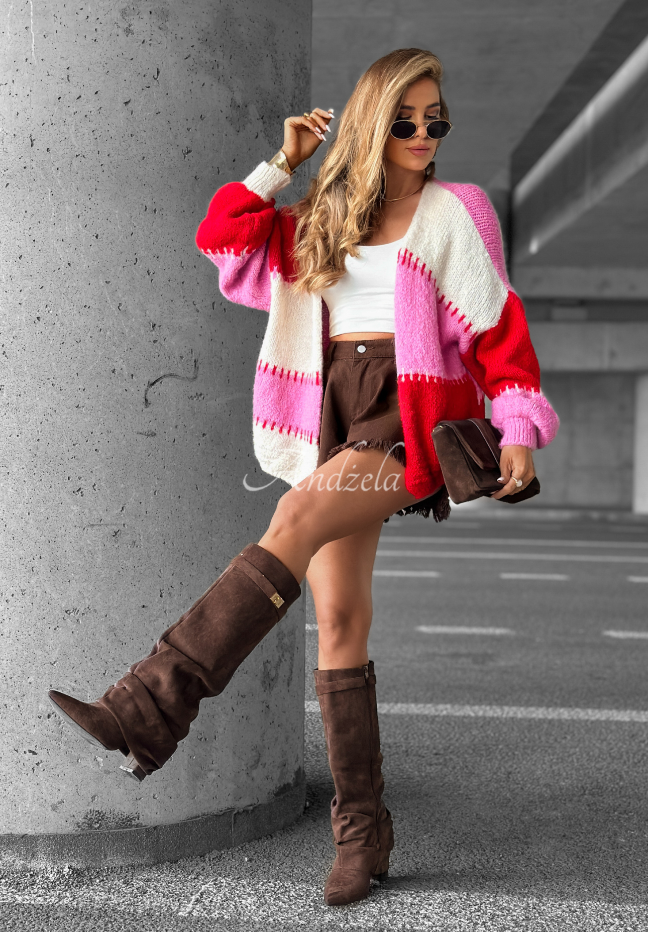 Krótki kardigan z wełną Cold Coffee różowo-czerwony