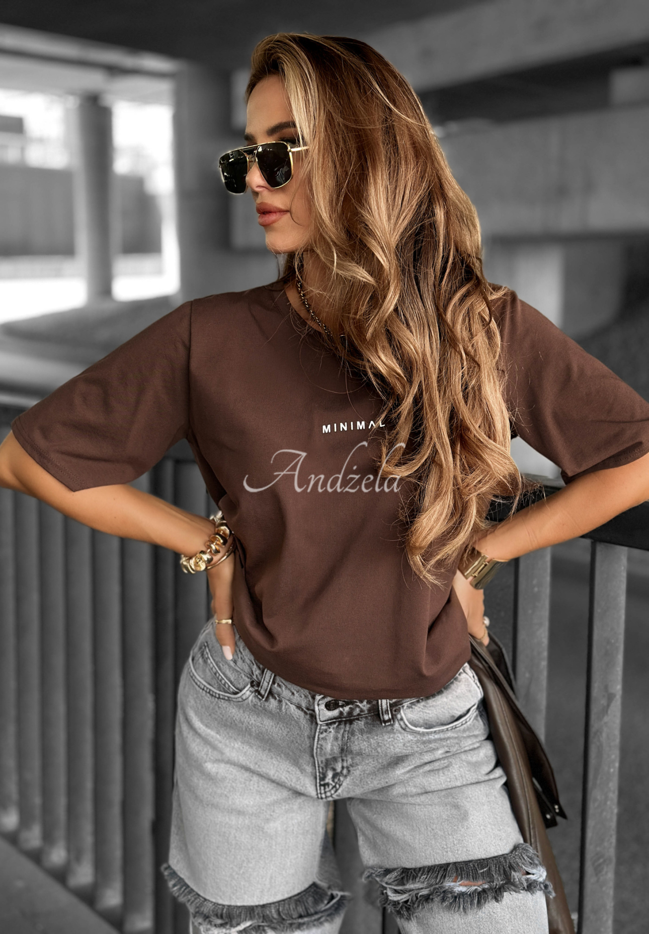 Bawełniany T-shirt z napisem Minimal czekoladowy