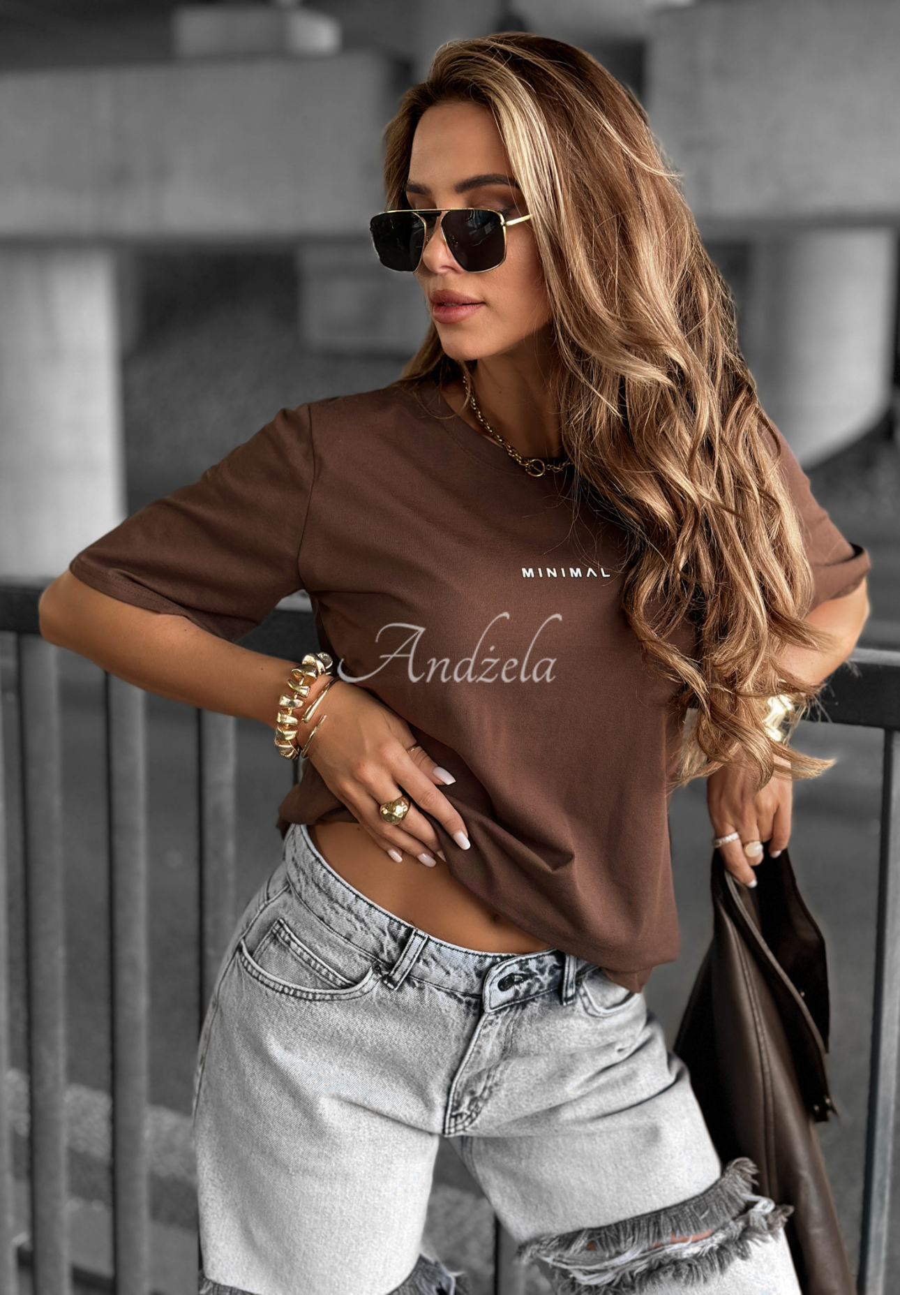 Bawełniany T-shirt z napisem Minimal czekoladowy