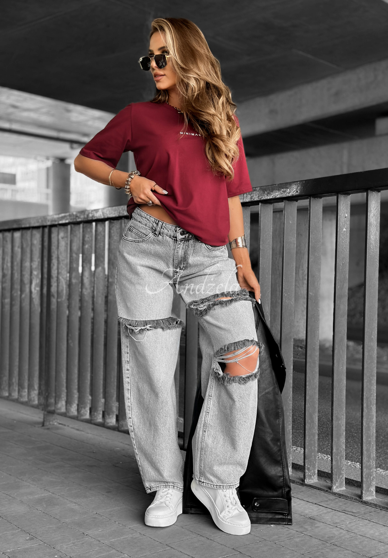 T-shirt with Minimal burgundy lettering