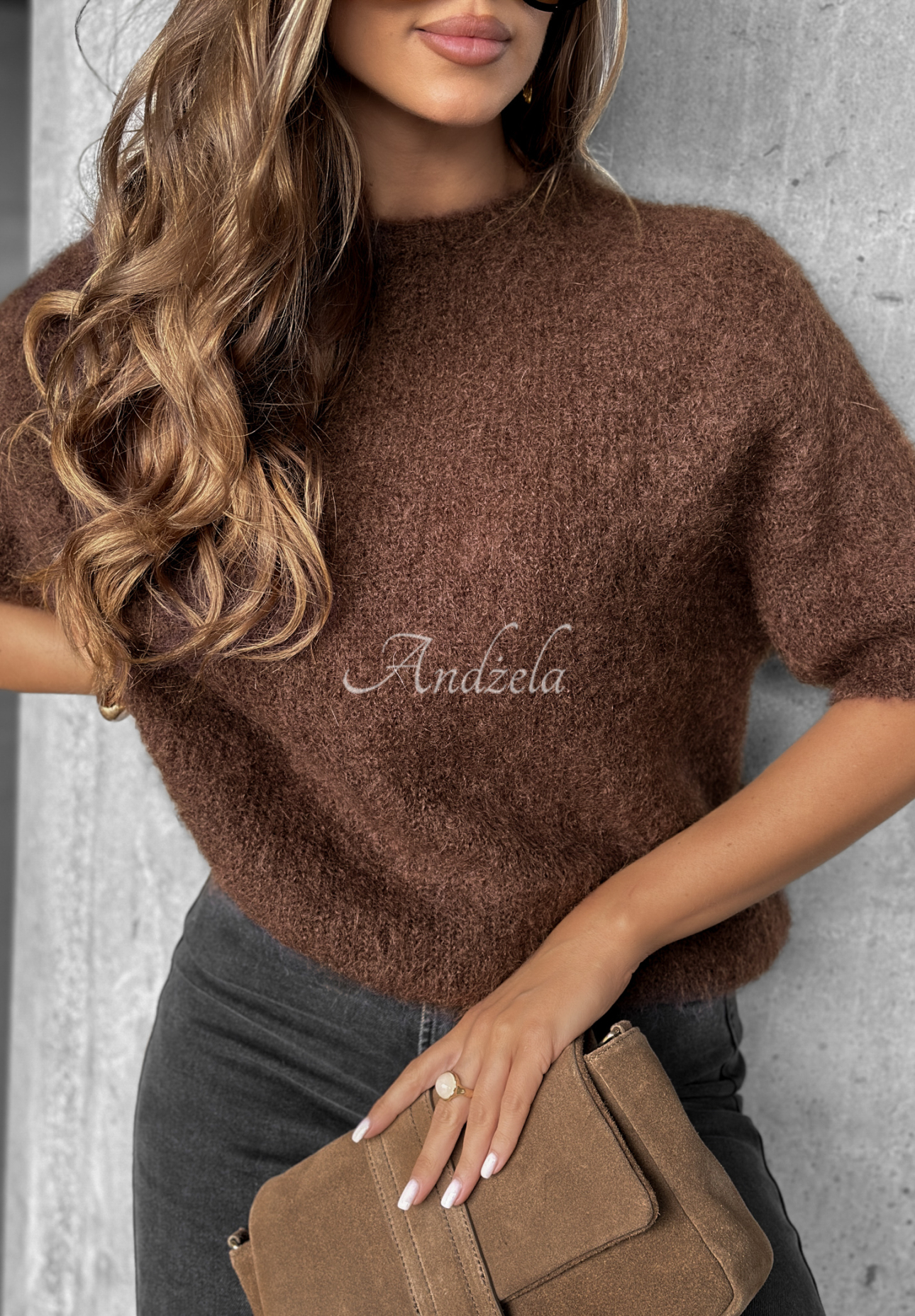 Miękki moherowy sweterek One More Hug czekoladowy