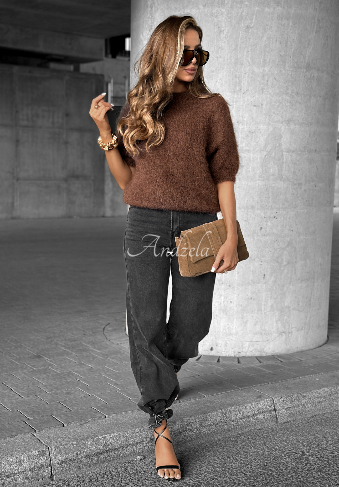 Miękki moherowy sweterek One More Hug czekoladowy