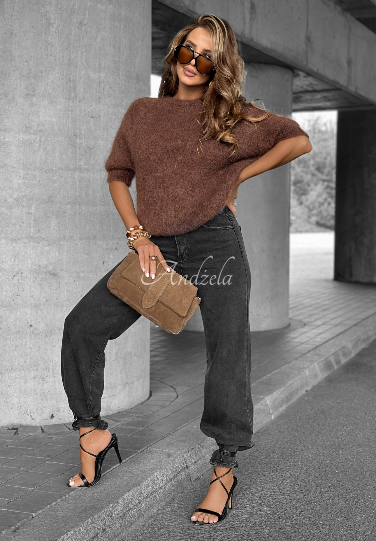 Miękki moherowy sweterek One More Hug czekoladowy