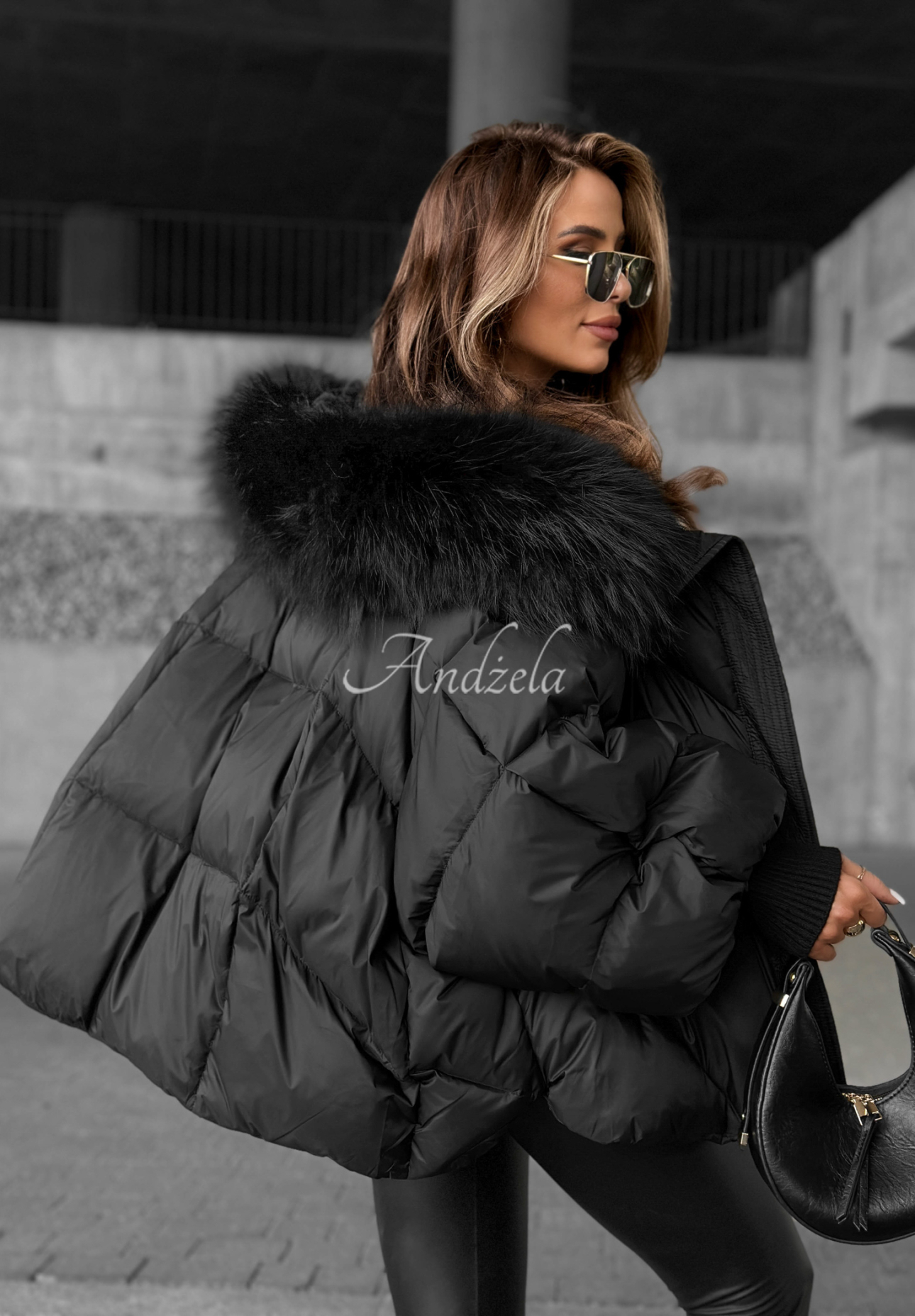 Puchowa kurtka z kapturem Look Again czarna