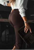 Materiałowe spodnie New Mood mokka