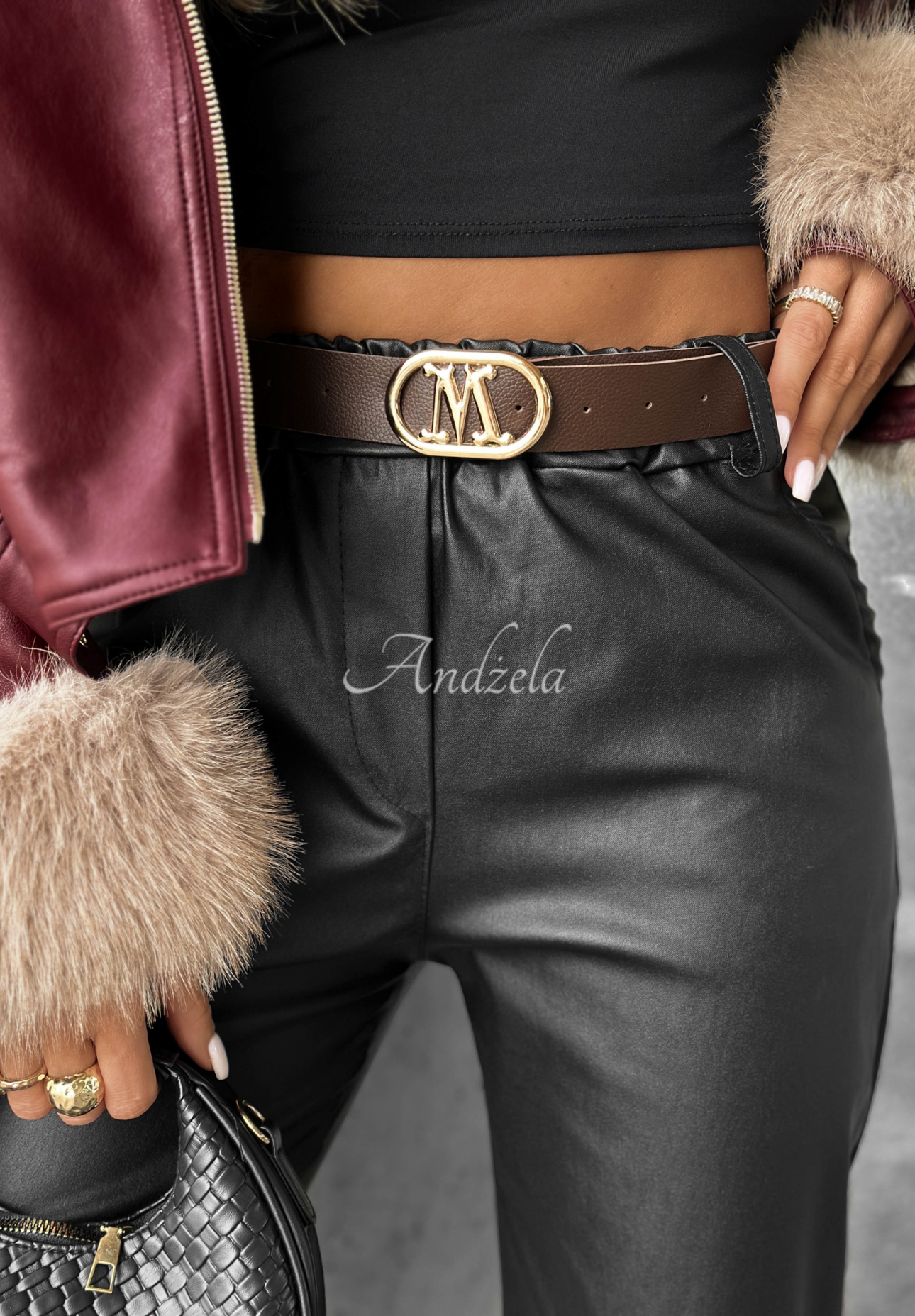 Skórzane spodnie mom fit z paskiem All Or Nothing czarne