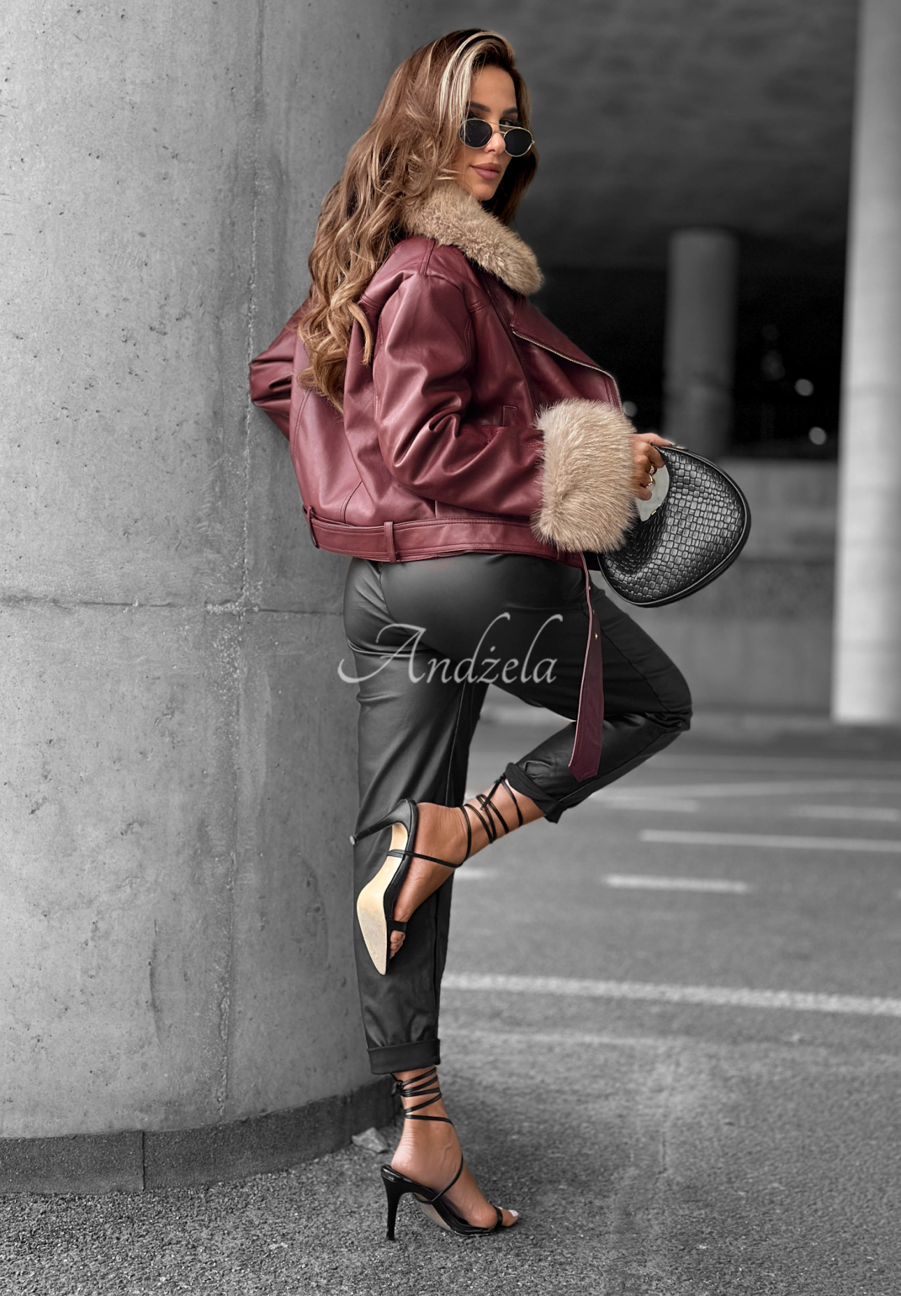 Skórzane spodnie mom fit z paskiem All Or Nothing czarne