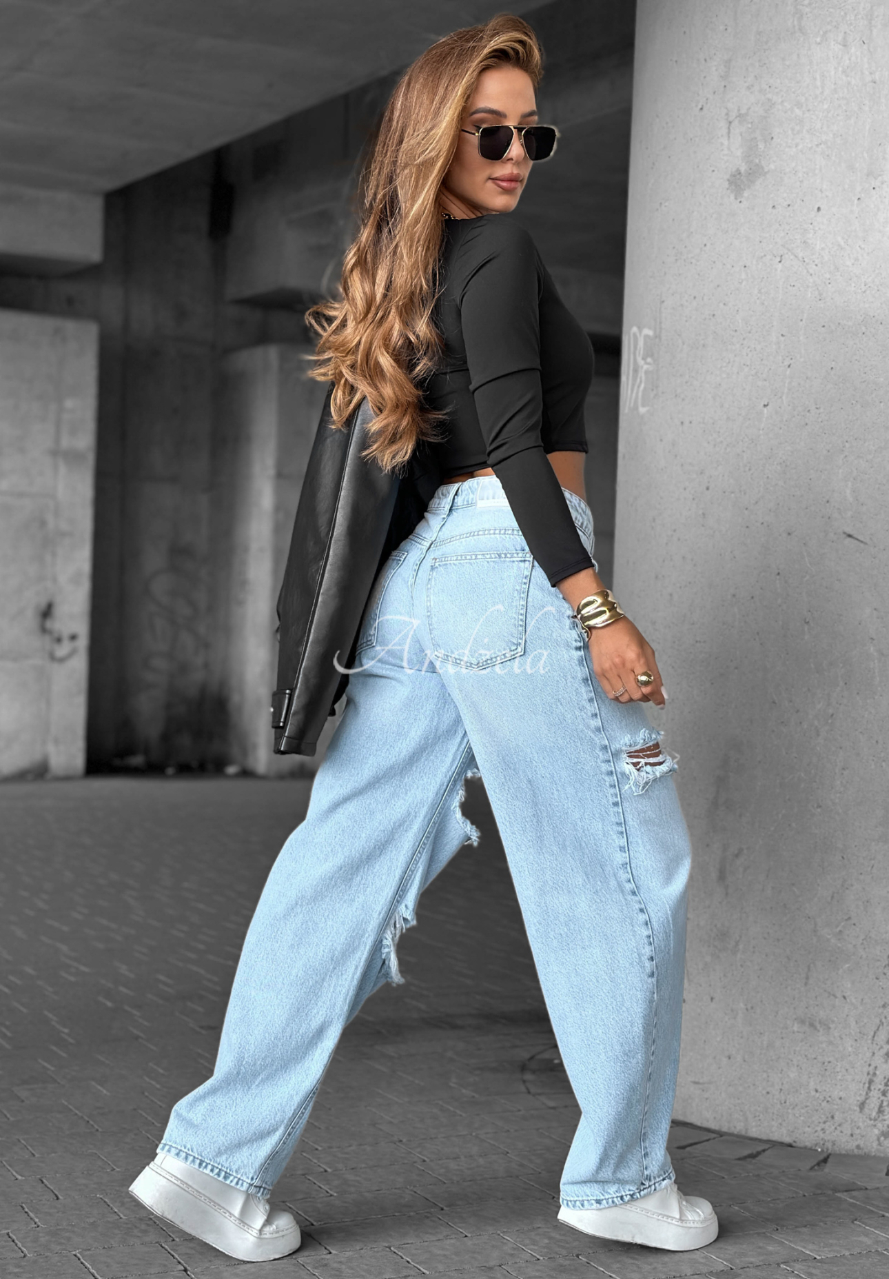 Spodnie jeansowe wide leg z przetarciami It's Complicated niebieskie