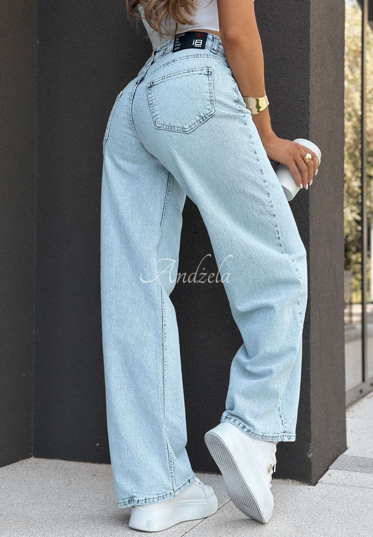 Spodnie jeansowe wide leg That One Text jasnoniebieskie