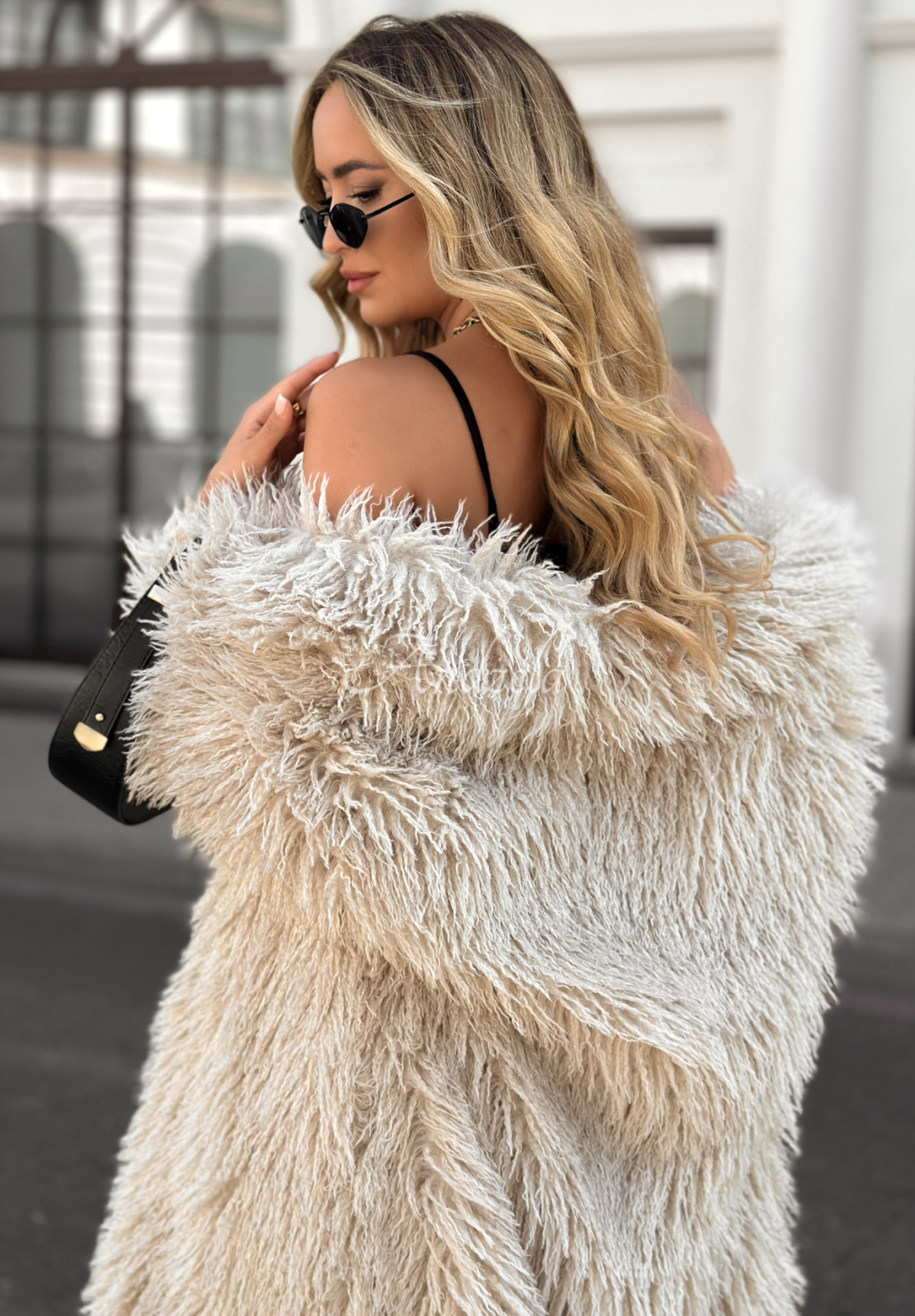 Długi płaszcz futerko Hello Drama Queen beżowy