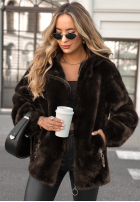 Krótkie futerko z kapturem Not Right Now czekoladowe