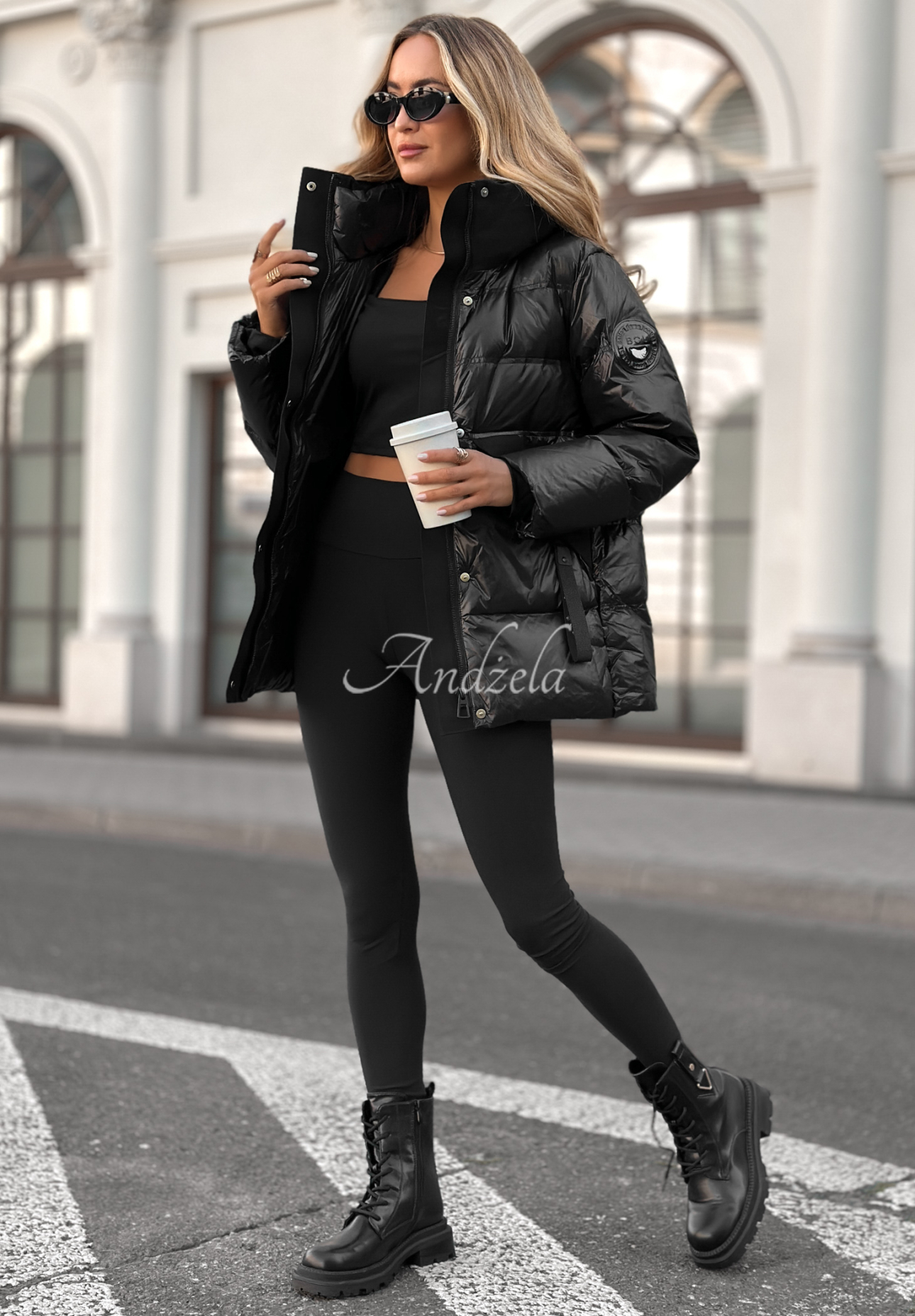 Puchowa kurtka z kapturem Turn Around czarna