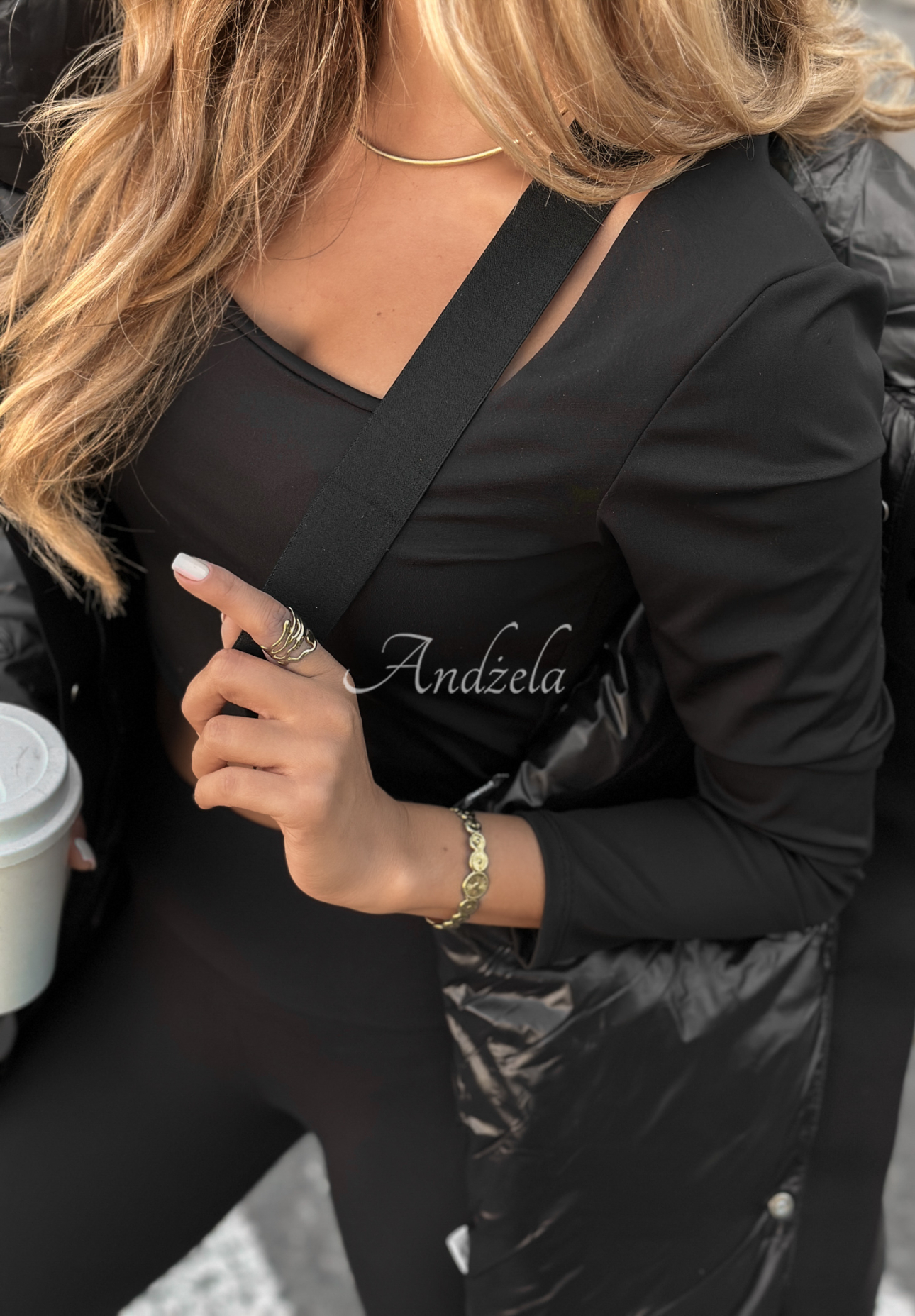 Puchowa kurtka z kapturem Turn Around czarna