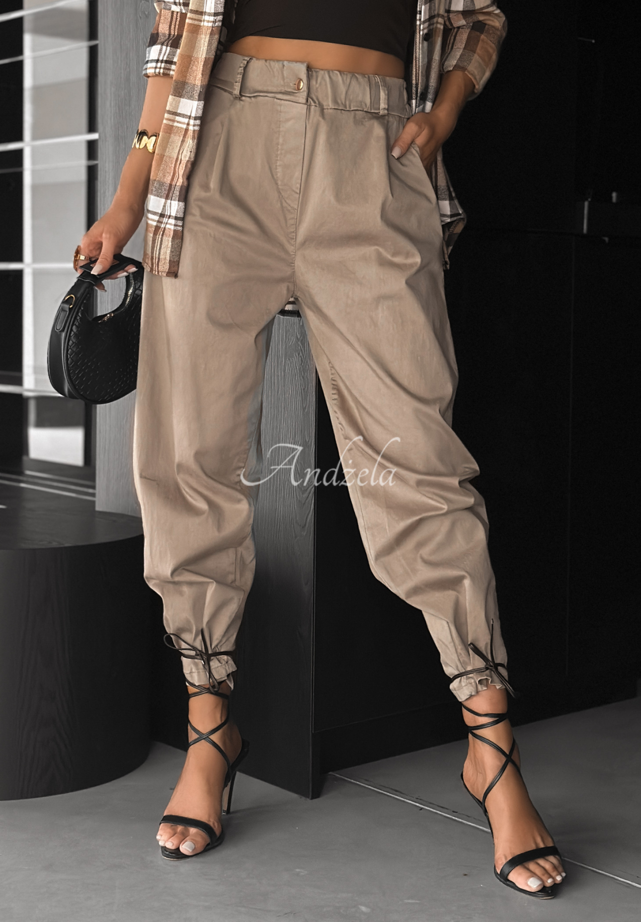 Spodnie joggery Middle Of Nowhere beżowe